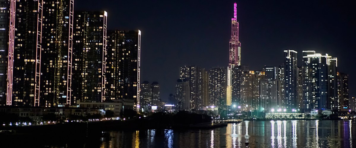 ホーチミンの夜の街並み